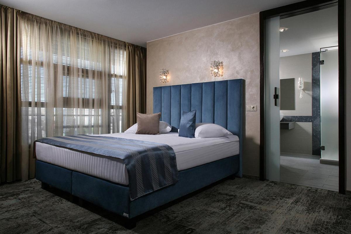 טימישוארה Reghina Blue Hotel מראה חיצוני תמונה