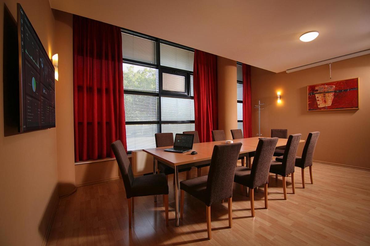 טימישוארה Reghina Blue Hotel מראה חיצוני תמונה